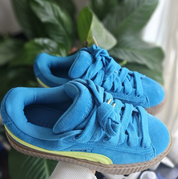 NWOT Puma 8.5  Blue and Neon Green Sneakers - Picture 4 of 9